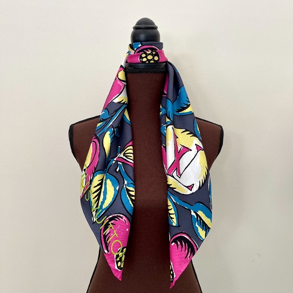 Authentic Louis Vuitton Scarf Monogram Flowers Arty Gray Pink Silk Wrap - Picture 15 of 16